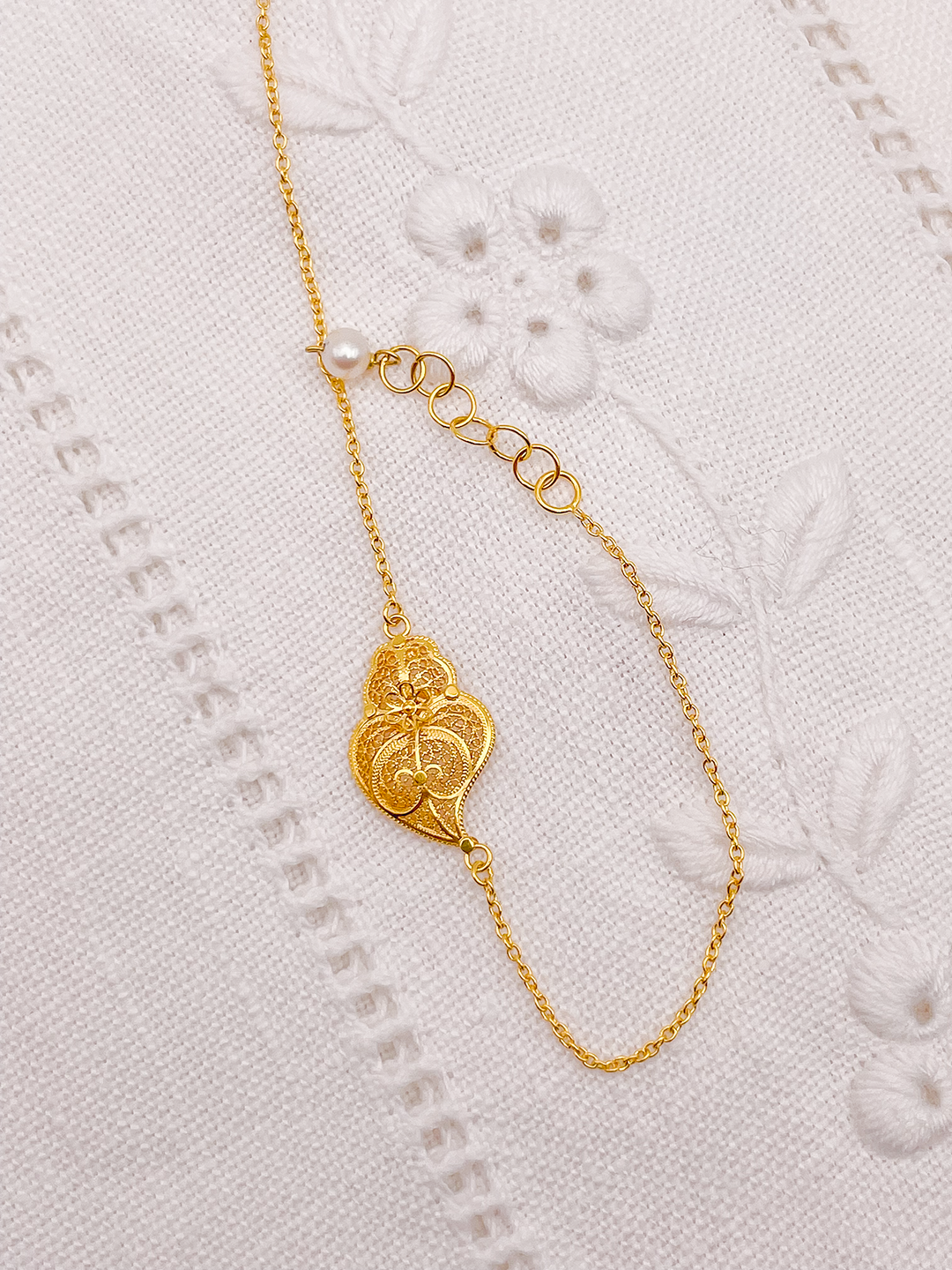Viana Heart Bracelet with Pearl
